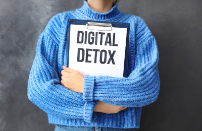 Dec-2025-blog-COVER-doing-a-digital-detox.png