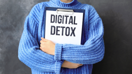 Dec-2025-blog-COVER-doing-a-digital-detox.png