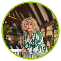 Headshot of Kat Band