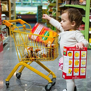 Child help shopping for foods