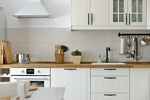 decluttered organised kitchen 